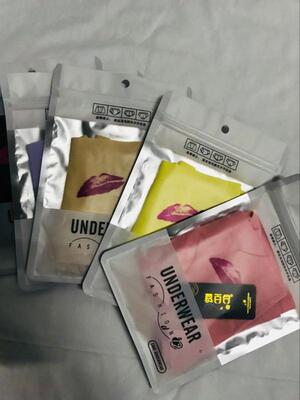 裤裤很快就收到啦，物流挺给力的，裤裤收到看起来很喜欢，是我想要的款式和颜色呢，没有色差，和图片上描述的一样，面料也很柔软亲肤，穿起来舒适度很不错呢，整体穿脱也都很方便，高腰收腹上身效果不错，下水洗了也不会褪色起球之类的，质量过关，也喜欢穿这种舒服不勒的内衣，总体来说还是很满意的，性价比高，值得推荐！