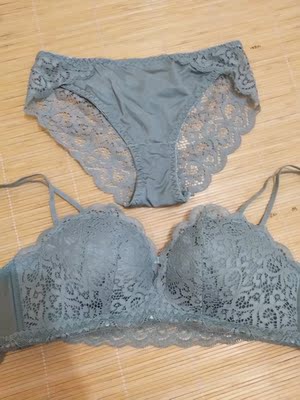 里料还是很柔软的，款式也好看，最主要的是老公说好看