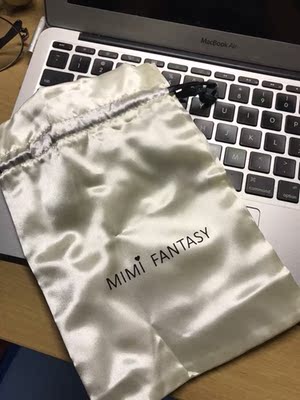 非常好啦！身材不好所以穿的难看，就不放照片啦，但是穿起来还挺舒服的啊～有一点点凸点，可以接受～包装很好看～还送了一包乳贴，很实用啦🙈