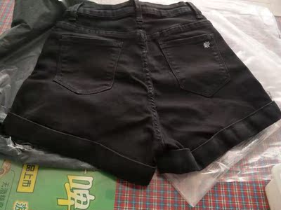 短裤版型超级赞，暂时还没穿没洗，穿上质感不错很有feel哟