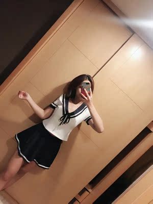 特别喜欢这款裙子，穿着很显条，有气质，选的颜色我也很喜欢，火辣的我配上火辣的裙子没谁了！超级棒