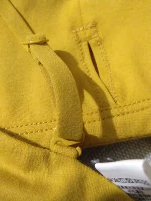 之前不知道买的是预售款,干等好几天也不发货,最后才知道是预售款。手还挺好的,包装也很高大上。颜色很高端,是国美黄的颜色(美术生们了解)。细节做工特别精致。但有点儿小贵,我攒了整整一个月的钱买的,学生党伤不起呀。推荐荷兰claesens品牌的,和内外差不多,对于小胸来说都很服帖,比较便宜。 之前不知道买的是预售款,干等好几天也不发货,最后才知道是预售款。手还挺好的,包装也很高大上。颜色很高端,是国美黄的颜色(美术生们了解)。细节做工特别精致。但有点儿小贵,我攒了整整一个月的钱买的,学生党伤不起呀。推荐荷兰claesens品牌的,和内外差不多,对于小胸来说都很服帖,比较便宜。