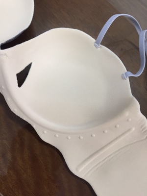 特别特别好，穿着很舒服也很合适。颜色是我一直喜欢的颜色，还有布料，也舒服得没话说，杯面和里杯布料都是摸着滑滑的那种，还有就是那个肩带的设计真的真的是挺漂亮的，很喜欢很喜欢啊，会回购的哈，希望店家以后生意兴隆，良心卖家呀。?太太太喜欢了，不说了，我觉得我还得再去买一套别的颜色的，真的挺好的啊。