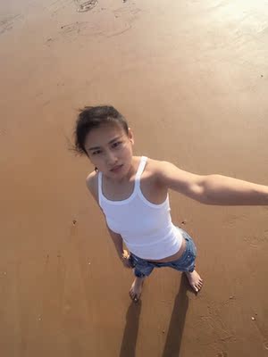 这背心太好看了，之前买了一件，现在又来买，164cm，96斤。xs