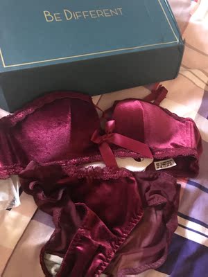 总的来说还可以，哈哈刚收到就迫不及待的试一下☻😄就是味道有点重，很聚拢，比我在店里买一百多的还好，小胸妹纸别犹豫了