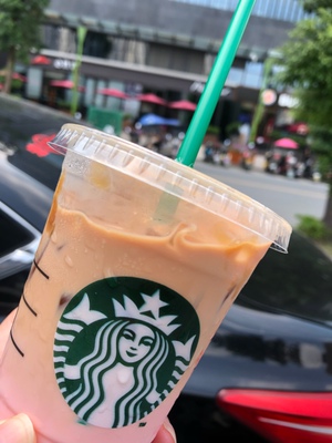 内衣真的特别好穿，赶紧又下单了两件，真的是大胸的福利，毫无束缚感，而且面料也是特别柔软的，已经推荐给身边的朋友啦，卖家服务态度好，很诚恳，问了很多问题，都一个个耐心的解答，喜欢的大胸妹子来这里下单肯定没错的，相信我，不是托，纯属个人观点，等这几件穿完再来买，哈哈哈哈哈哈，怎么写了这么多，产品真是没话说，好好好好好，非常棒