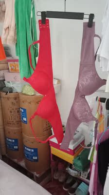 宝贝收到了，当时我就适穿了，这款内衣很适合我，当时我很高兴，质量也符合这个价位还送了接扣卖家做的鸲到位，想的也周全。就是包装袋都破损了，但也没大事不防爰里面的东西，希望外包装都厚一点。好评！