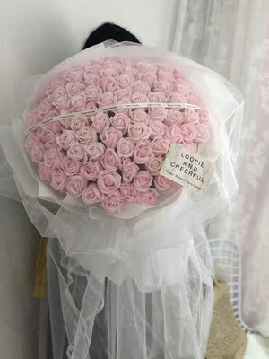 穿上挺舒服的，质量也很好，黑色的，美背穿低领的上衣都不露，，肩带也不下滑，快递特别快，之前在这家买过一次觉得不错，这次买的也很好，希望卖家多出新款。