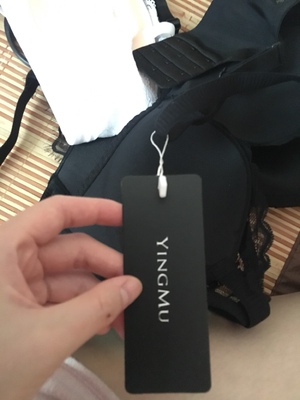 那件有问题的内衣，吊牌明显拆过，随便挂回去就寄给客人，找客服已读不回