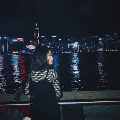 四个字概括 :物美价廉~料子很柔软比想象中要好得多 内搭很有feel 四个字概括 :物美价廉~料子很柔软比想象中要好得多 内搭很有feel