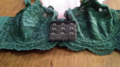 颜色非常喜欢，码数正合适，赠送的加长垫是黑色的，反正我也不用，收着吧