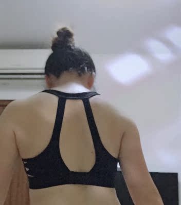 挺好 大小也合适 谢谢卖家给的建议尺寸  穿了几天 在来评论 不掉颜色 主要样子好看 穿起来省事 不麻烦