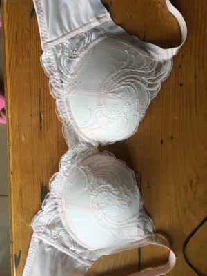 薄款，穿着非常舒适，是我买到的最好的无钢圈侧收聚拢内衣就是稍微选小了一点，有点压胸，非常薄款，穿着非常舒适，是我买到的最好的无钢圈侧收聚拢内衣就是稍微选小了一点，有点压胸，非常喜欢！薄款，穿着非常舒适，是我买到的最好的无钢圈侧收聚拢内衣就是稍微选小了一点，有点压胸，非常喜欢！薄款，穿着非常舒适，是我买到的最好的无钢圈侧收聚拢内衣就是稍微选小了一点，有点压胸，非常喜欢！