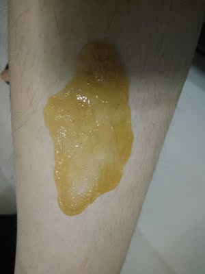 First time write such content in taobao. that is surger wax what i looking for long time in China. and i did for my girlfriend tonight. surger wax is very popular in my country. but no body know about it in China. am sad...... It's really effective way remove hair and natural ingredients. hair grow up slowly than ordinary cream remover only feel pain when i did for her....😂 my sister use it more fast &amp; less pain better than me. she know how to do it with some skills. totally it's nice products!