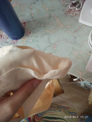 说实话我相信红豆的质量,但是这款真的不好,我才刚开始穿,我的一条裤腰抽丝了,一条烂了,虽然找客服赔了一点钱但是,真的不推荐这一款,我朋友买的其他的都没事。所以不要买这一款不要买不要买不要买!!!!! 说实话我相信红豆的质量,但是这款真的不好,我才刚开始穿,我的一条裤腰抽丝了,一条烂了,虽然找客服赔了一点钱但是,真的不推荐这一款,我朋友买的其他的都没事。所以不要买这一款不要买不要买不要买!!!!!