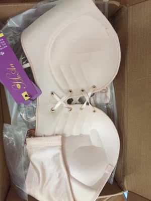 感觉不太好 沟是有了 但是有点压胸 显得胸型不好看 看着小 而且外层的蕾丝不好 试穿了下就勾丝了