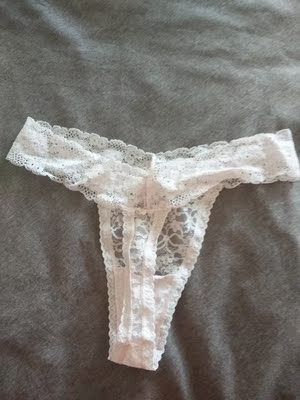 面料柔软,穿上一点不感觉扎。臀围93选M码有点大了,一定要按店家推荐的尺码买! 面料柔软,穿上一点不感觉扎。臀围93选M码有点大了,一定要按店家推荐的尺码买!