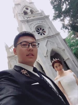 质量很好，贴上了很舒服，粘性也很好不怕会掉下来，效果不错，小胸的胸前事业线好容易显现。各位姐妹们，可以根据自己的尺寸来选择哦，不会的话问客服，她们家客服很贴心的哟，而且有穿戴教学视频可以看，穿戴好了效果真心不错，让胸部显得丰满，店家很用心，总体来说不错。好评！后期还会继续支持！