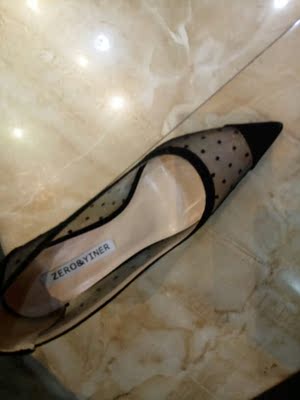 特别大气的一款鞋子，特别喜欢，中间出现一点小插曲，客服服务态度很好，有需要再来！