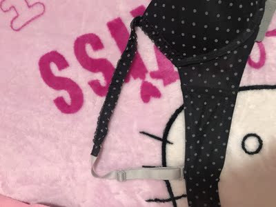 内衣好漂亮啊！罩杯偏小。终于收到我需要的宝贝了，东西很好，价美物廉，谢谢掌柜的！说实在，这是我淘宝购物来让我最满意的一次购物。无论是掌柜的态度还是对物品，我都非常满意的。掌柜态度很专业热情，有问必答，回复也很快，我问了不少问题，他都不觉得烦，都会认真回答我，这点我向掌柜表示由衷的敬意，这样的好掌柜可不多。再说宝贝，正是我需要的，收到的时候包装完整，打开后让我惊喜的是，宝贝比我想象中的还要好！不得不得竖起大拇指。下次需要的时候我还会再来的，到时候麻烦掌柜给个优惠哦！