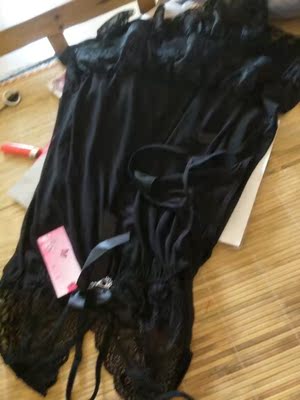 天阿,我是想买睡裙,怎么是这样的,还这么短,???怪我自己没有好好看,下单太仓促了。我也懒得换了。太短了还不知道能不能穿。不过质量感觉还不错的 天阿,我是想买睡裙,怎么是这样的,还这么短,???怪我自己没有好好看,下单太仓促了。我也懒得换了。太短了还不知道能不能穿。不过质量感觉还不错的