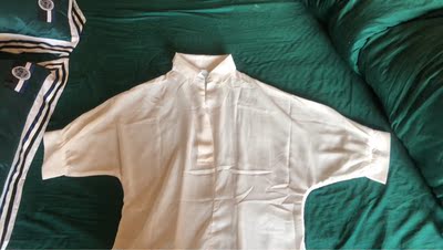 这么说吧，一分钱一分货，穿起来两边一只袖子长，一只袖子短，照片拍出来看着还好，穿了起来就真的长短不一太明显，几十块的东西，有运费险我都懒得退