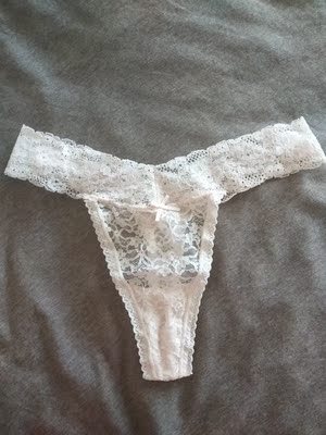 面料柔软,穿上一点不感觉扎。臀围93选M码有点大了,一定要按店家推荐的尺码买! 面料柔软,穿上一点不感觉扎。臀围93选M码有点大了,一定要按店家推荐的尺码买!