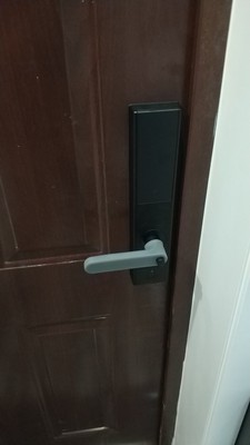 讨论门锁装鹿客touch智能指纹锁怎么样，安全灵敏吗？会被破解吗