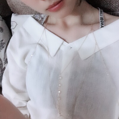 很漂亮，配露肩的超级搭，喜欢昂。。。