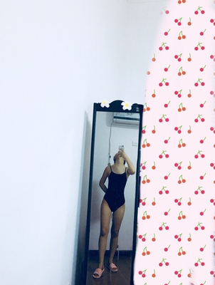 穿着挺舒服的,面料手感也不错,有点粘毛,习惯好评 穿着挺舒服的,面料手感也不错,有点粘毛,习惯好评