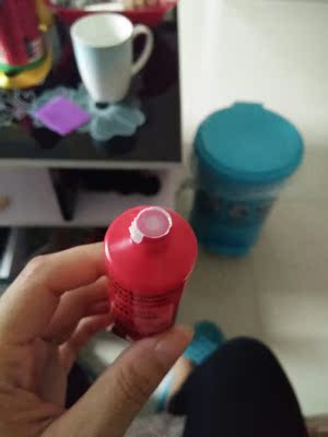 老公孩子都是过敏性皮肤，碰到脏的东西皮肤容易起包，家里一直都有备着一支，前阵子熊娃以为用完了给拿去装水玩了，刚才给孩子打开涂了一下应该是正品