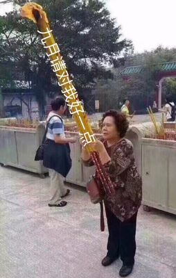 穿着不是很舒服 感觉罩杯不满 我胸太小？？？