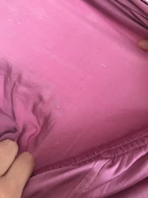 抱着相信的态度第二次购买，穿了两天就这样了，母亲节礼物，实在太失望。卖家居然不承认是质量问题，说是丝质移位，忽悠谁呢？不推荐！估计过几天就穿不了了。