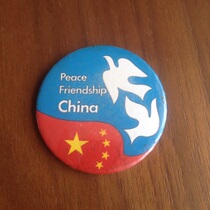 Nostalgic collection of old objects 90 s peace and friendship English badge medallion badge collection bag really old