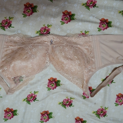 大小刚刚好，，手感质量完全没得挑，高性价比文胸，无钢圈无海绵，穿戴起来完全没有负担，健康又透气，准备继续购入，值得拥有。