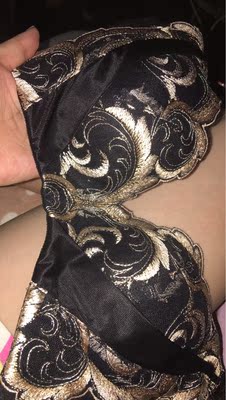 刚拿到手就把钢圈给拆了，穿着应该会更舒服一点，价格是比实体店便宜些