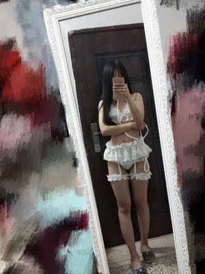 胸垫拯救了平胸女孩、这套真实的拍照好看、而且七夕还有优惠~哇咔咔 o(￣&epsilon;￣*)