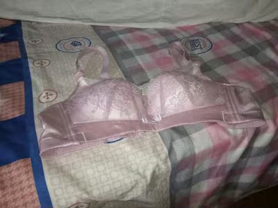 买了俩个大小问了客服大小都合适，第一个天南色，第二个肤色，这俩个颜色很正没有一点色差，一点都不勒人，我买的俩款是薄款，厚度刚刚好这是这个季节穿的，好评，如果还买的亲们想买内衣赶紧行动吧！！！