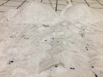 质量很不错  胸垫比较厚实硬挺 试穿了一下 大小跟平时号是一样的 法式胸衣真的很好看 穿着巨舒服 很满意 后面会继续入手的～哈哈哈哈哈哈哈哈哈哈 大致就这些 ～加油加油