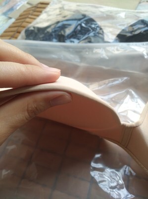 收到内衣了，买了浅色的颜色很正没有色差摸起来软软的手感很好，下水了 没有褪色码数标准，穿着很合适，质感软软的特别舒服，不会偏大也不会偏小下了水也没有掉色几个色的很清新作为少女最喜欢的色系啦好评祝卖家生意兴隆红红火火推荐购买哟!这么实惠的价格拍的这么好的内衣真是很不错了客服服务态度热心，包装完好无损，祝卖家生意兴隆 ，会再回购的好评哟--