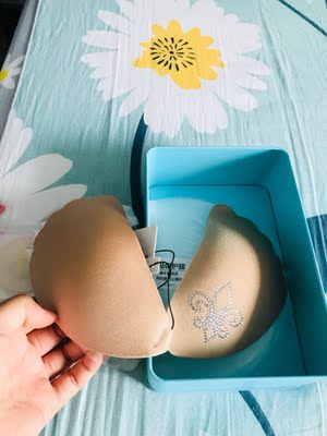 从包装到产品还有使用说明，替换膜，看得出相当用心了，这样的卖家不会火才怪，祝生意兴隆。