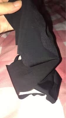 内衣穿起来很舒服，款式呢也特别的美，很托胸的，我胸是比较小的，然后穿起来还能挤出胸沟呢！非常喜欢的一件宝贝！准备再入手其它颜色的！