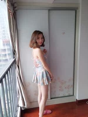 个人觉得还不错，面料柔软细腻 手感特别好 做工很精细 样式简单 大方 不会太爆漏 还带点小性感 很遮肉肉 不会显胖 显腿长 特别适合胸小 屁股小的女生 衣服弹性也不错 满意。