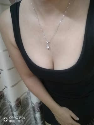 衣服收到了，挺性感的，也很满意，卖家态度不错，物流也很快，好评，下次再来光顾。😘😘😘