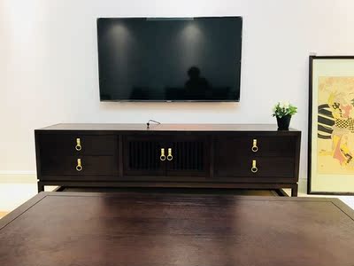 款式很喜欢，价格很适合，客服态度很好，款式很简约，我们都很喜欢，也是实木框架的，安装好后没有一点松动！座垫承托力很足！总之东西还是值得买的！