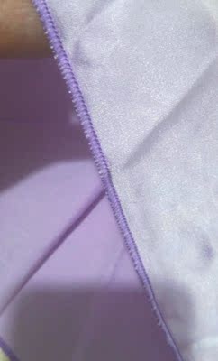 实际颜色，是紫色的，可能我家这个灯光的问题，我想说东西可以的，这紫色一点都不土，很好看。给大家参考下。