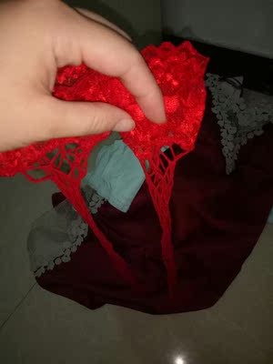 挺好的，还送了袜子。内裤。唯一不好的就是随机的内裤，是青色。要是红色或者黑色就完美了。不过还是很好了。蕾丝质量也是挺好的，没有线头等不合的地方。