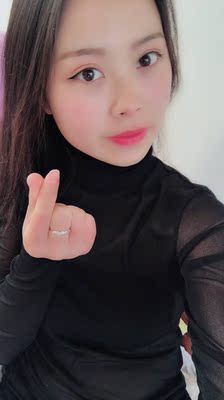 挺好看的，里边大哥小背心之类的或者是做内搭都挺个性的，衣服穿着挺显瘦滴，目前穿着也没有出现抽丝的现象，必修滴满意哈