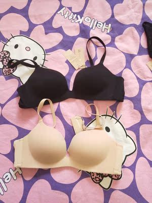 有包装盒，没有挤压到，面料柔软舒适，尺码标准，满意，还会再来的！