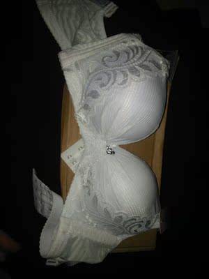 实物跟图片一致，质量也很好，这个价钱还蛮值的，物美价廉。